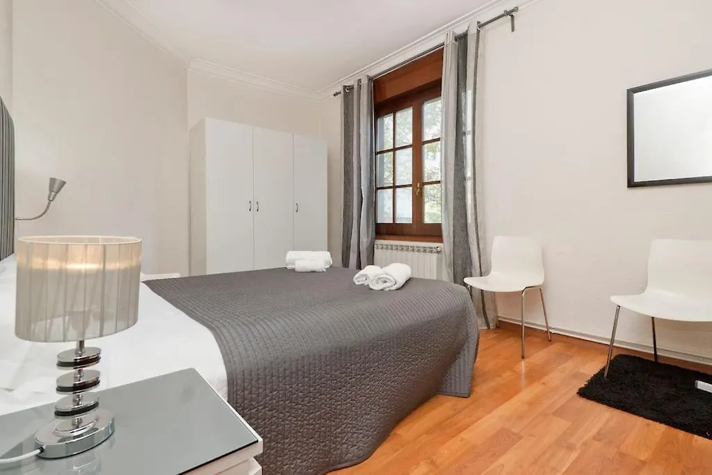 Autentic Barcelona Monumental Apartment 0*,