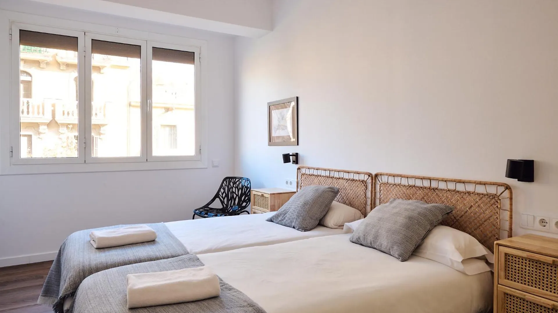 Autentic Barcelona Monumental Apartment 0*,
